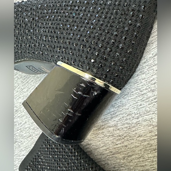 Elegant Black Ankle Boots - Picture 5 of 6